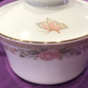 Fairfield fine china/ 3” sugar bowl Butterfly Floral Design.